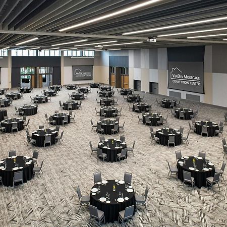 Delta Hotels By Marriott Muskegon Convention Center Esterno foto